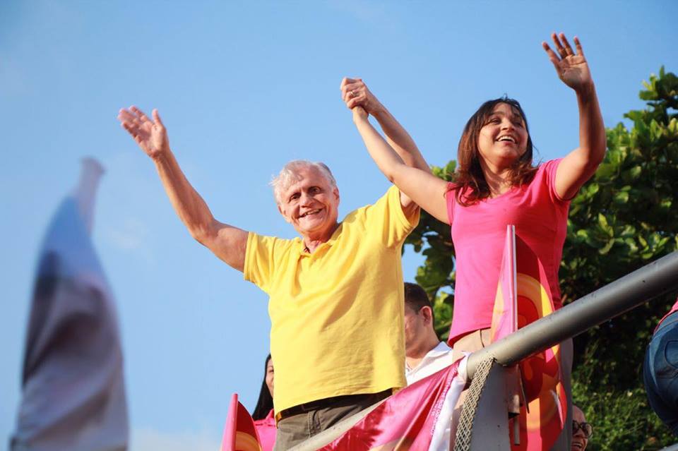 Candidatos se mobilizam no último domingo de campanha