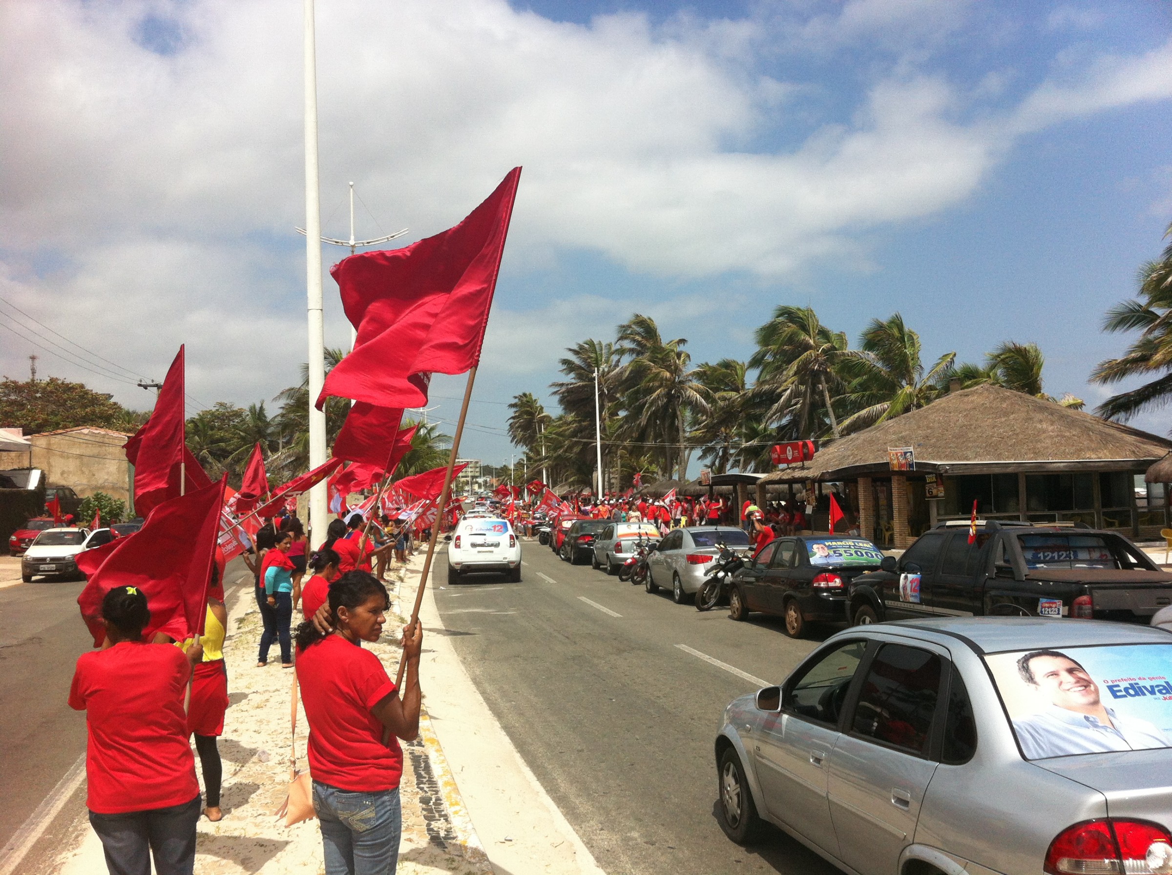 Candidatos se mobilizam no último domingo de campanha