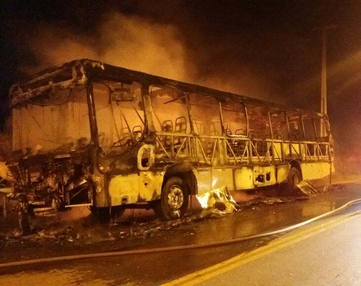 Ônibus incendiado em Imperatriz