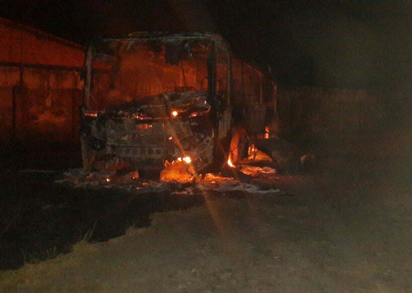 Ônibius incendiado em Rosário