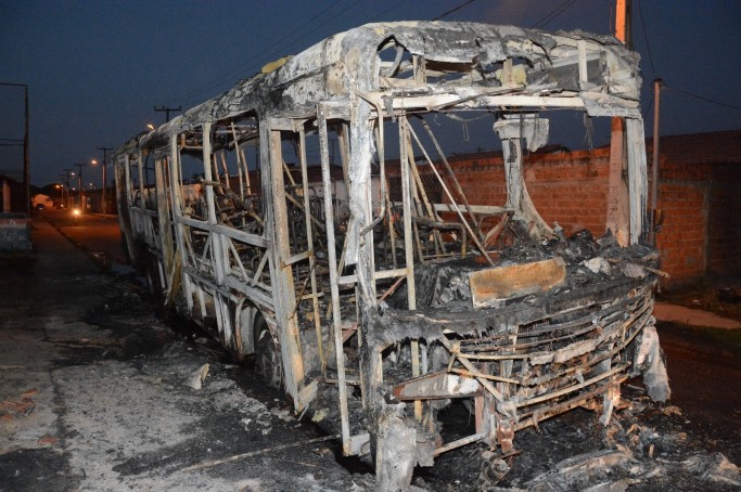 Ataque a &ocirc;nibus no Sitio Natureza, em S&atilde;o Jos&eacute; de Ribamar
