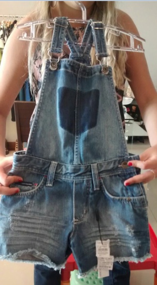 Vitrines exibem roupas e acess&oacute;rios para o Dia das Crian&ccedil;as