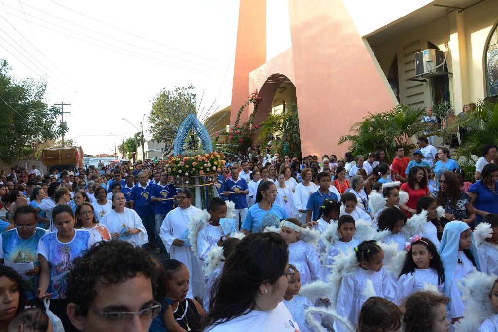 Procissão celebra Nossa Senhora Aparecida 