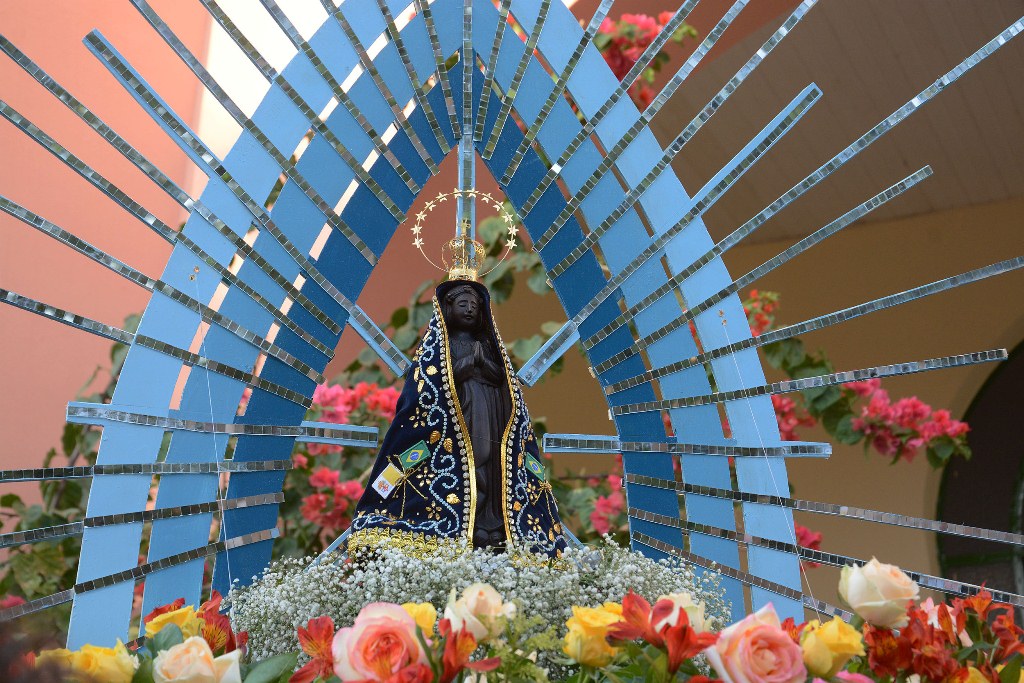Procissão celebra Nossa Senhora Aparecida 