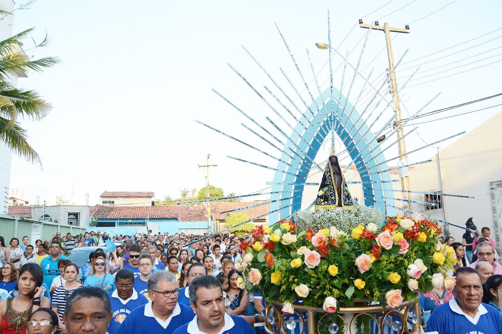 Procissão celebra Nossa Senhora Aparecida 