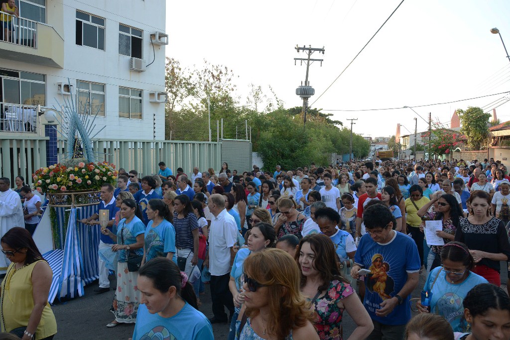 Procissão celebra Nossa Senhora Aparecida 