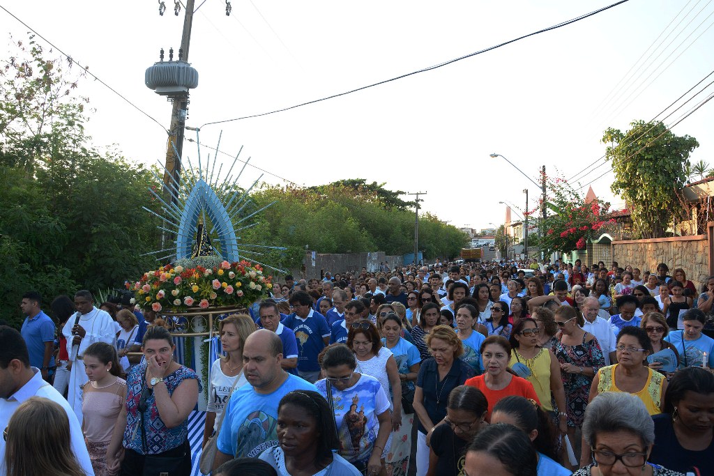 Procissão celebra Nossa Senhora Aparecida 