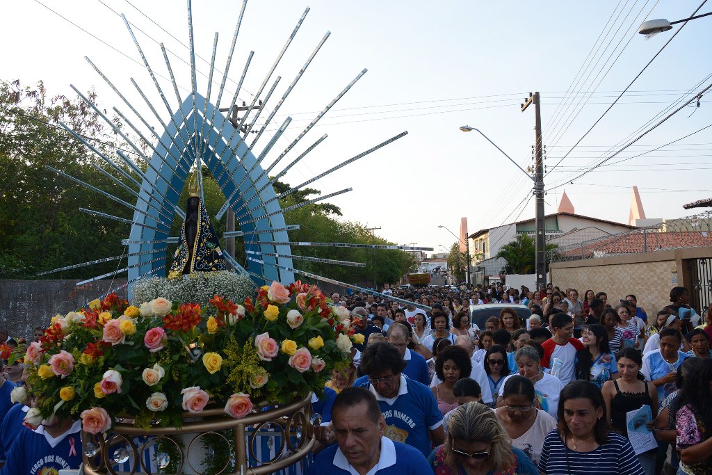 Procissão celebra Nossa Senhora Aparecida 
