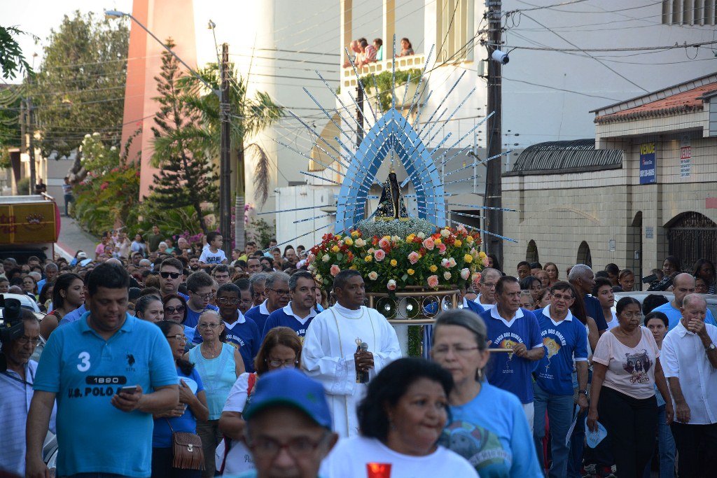 Procissão celebra Nossa Senhora Aparecida 