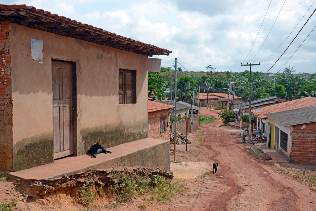 Moradores abandonam suas casas na Vila Funil com medo da violência (Honório Moreira/O Imparcial)