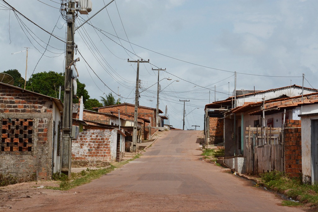 Moradores abandonam suas casas na Vila Funil com medo da violência (Honório Moreira/O Imparcial)