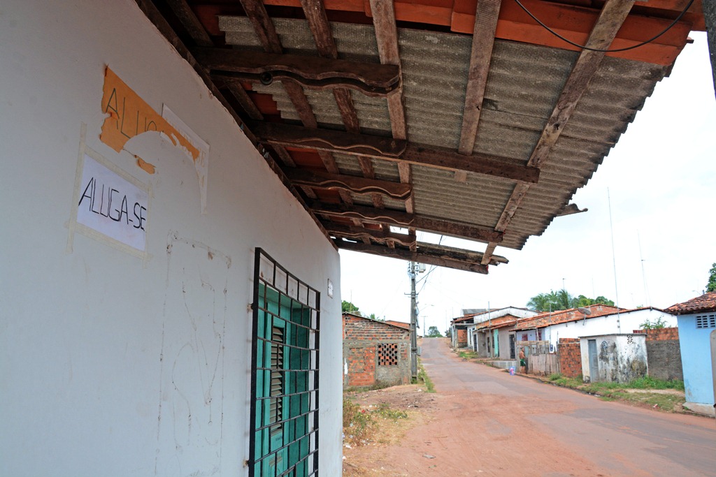 Moradores abandonam suas casas na Vila Funil com medo da violência (Honório Moreira/O Imparcial)