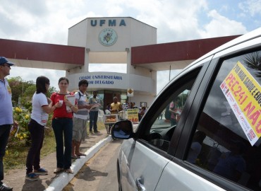 Centrais sindicais protestam contra a PEC 241 em S&atilde;o Lu&iacute;s (Hon&oacute;rio Moreira/ O Imparcial)
