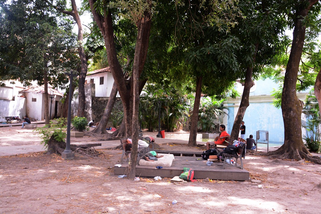 Moradores de rua ocupam Fonte das Pedras (Honório Moreira/O Imparcial)