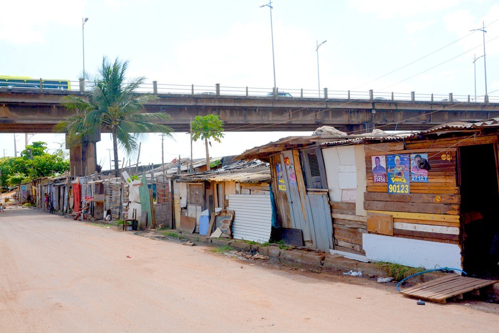 Ponte José Sarney vira moradia de sem-teto (Honório Moreira / O Imparcial)
