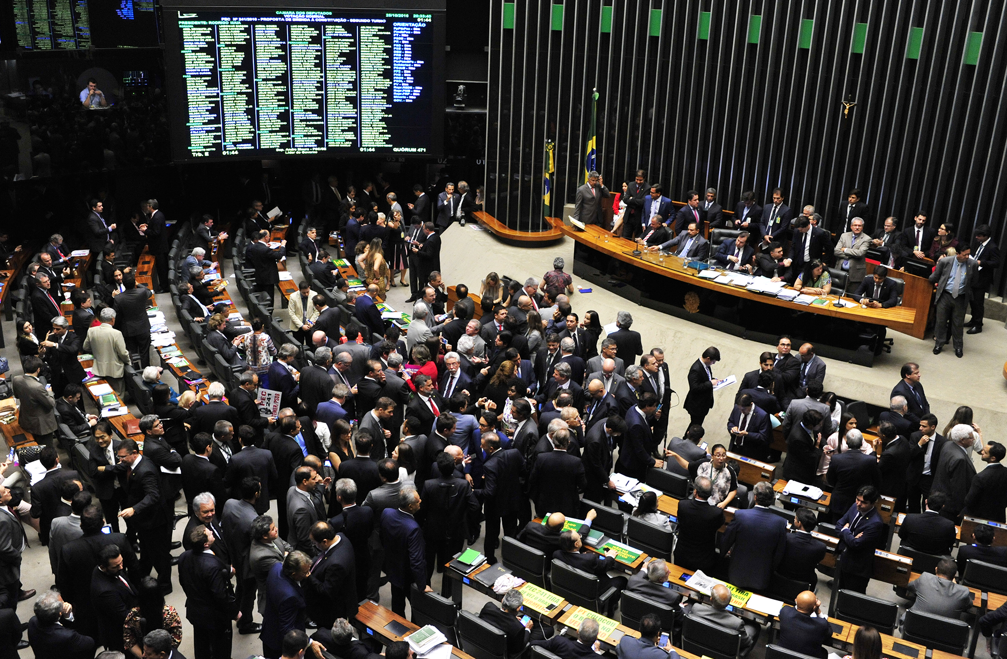 Câmara aprova PEC do Teto dos Gastos Públicos em 2º turno