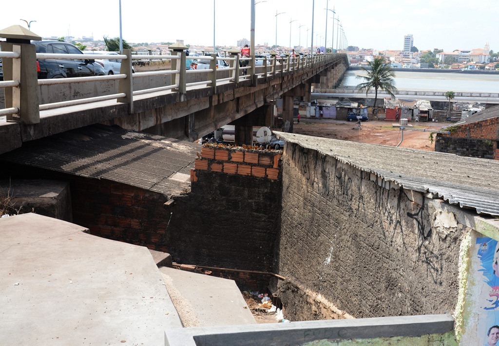 Ponte José Sarney vira moradia de sem-teto (Honório Moreira / O Imparcial)

