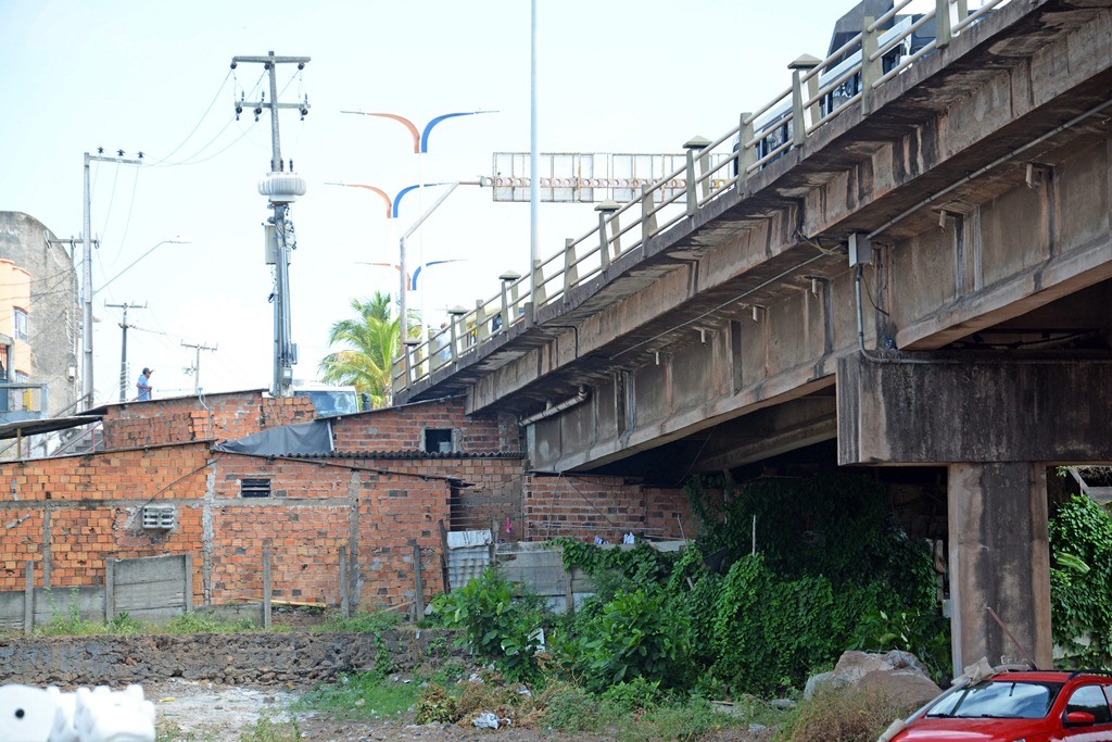 Ponte José Sarney vira moradia de sem-teto (Honório Moreira / O Imparcial)
