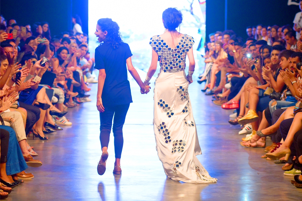 LIZZYANE AIRE - DESFILE DE MODA