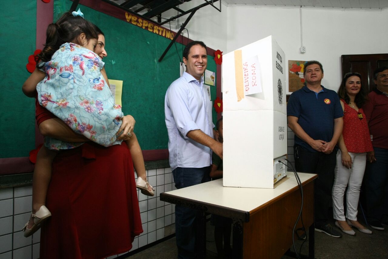 O candidato a reeleição, o prefeito Edivaldo Holanda Júnior (PDT) votou na UEB Oliveira Roma, no Vinhais Velho. (Honório Moreira/O Imparcial)