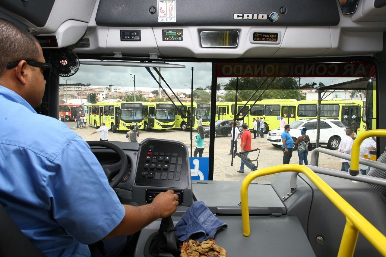 Entrega de ônibus