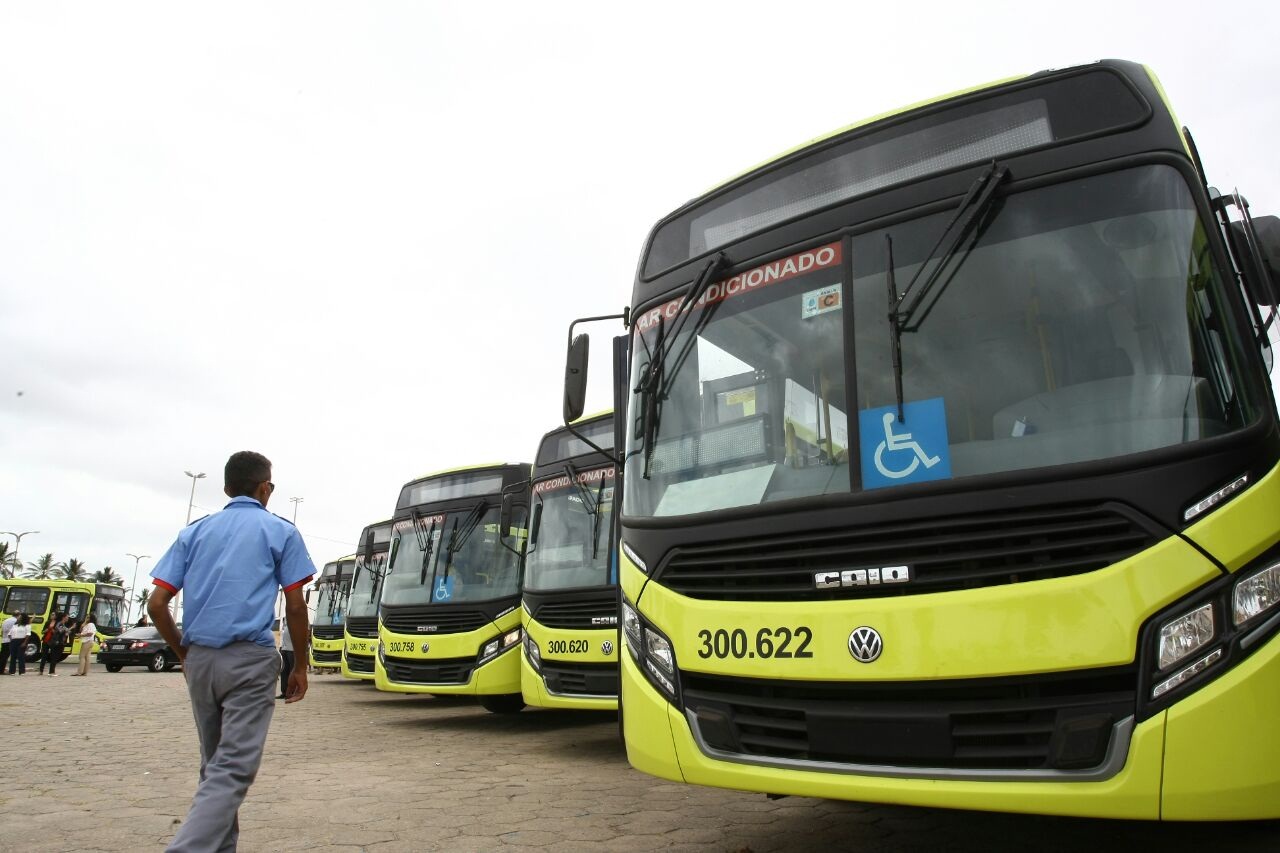 Entrega de ônibus