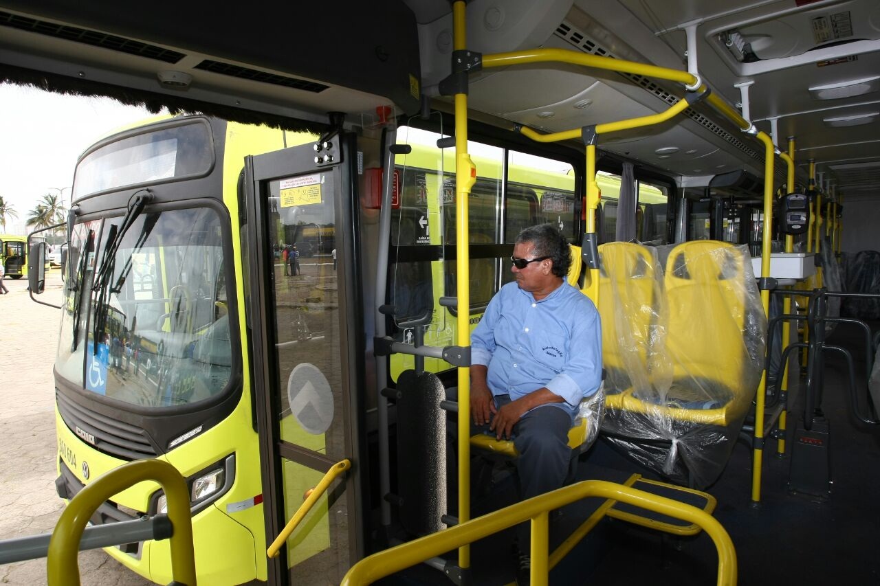 Entrega de ônibus