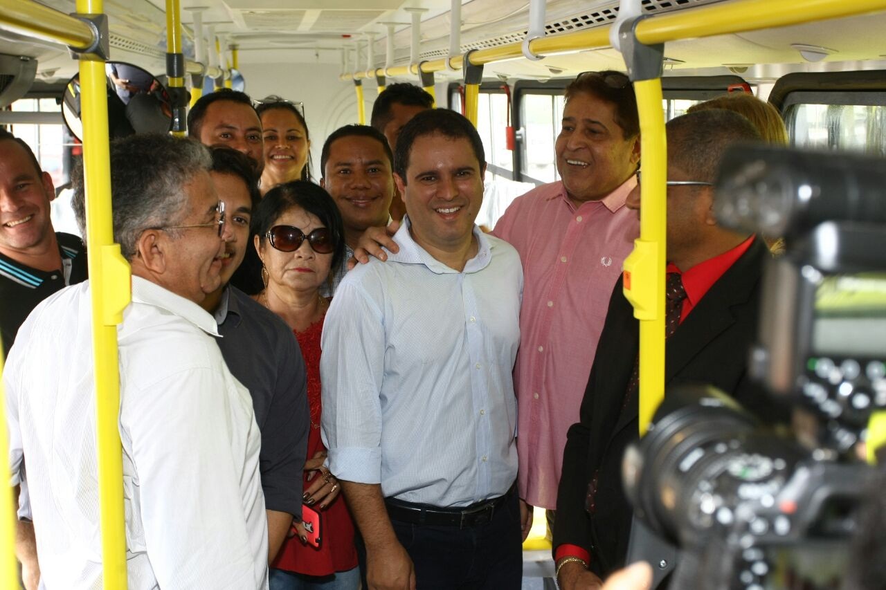 Entrega de ônibus