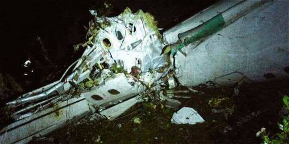 AVIÃO APÓS ACIDENTE