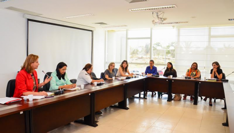 Deputadas discutem a implantação da Lei do Feminicídio no estado