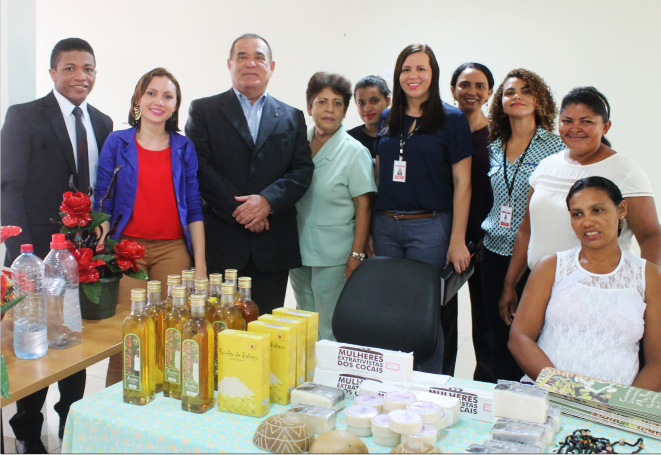 Derivados do baba&ccedil;u e artesanato com garrafas pet ganham exposi&ccedil;&atilde;o